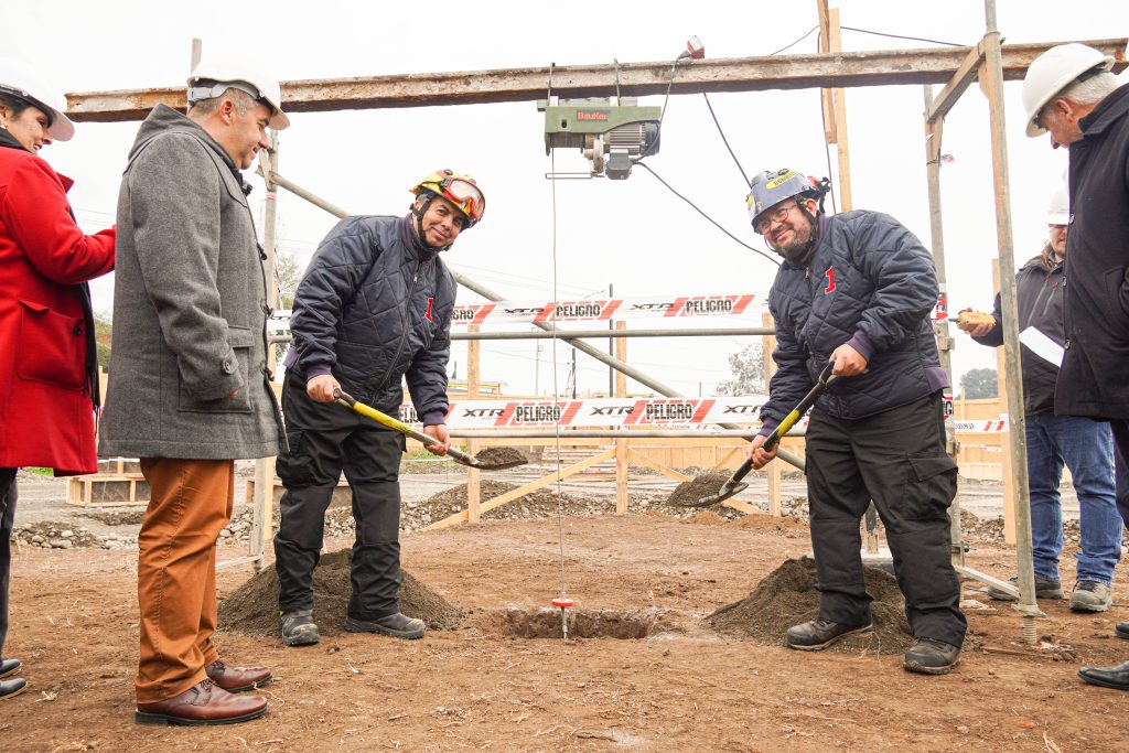 Fotografía 3 de 4: Ceremonia Primera Piedra 1° Compañía de Bomberos Las Cabras